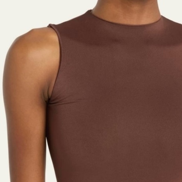 Skims Essential Thong Bodysuit - Picture 2 of 5